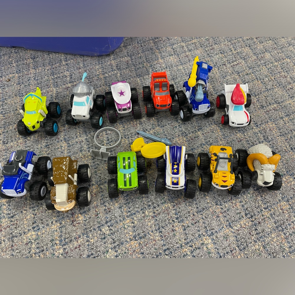 Twelve blaze and the monster machine die cast toys. Very good condition